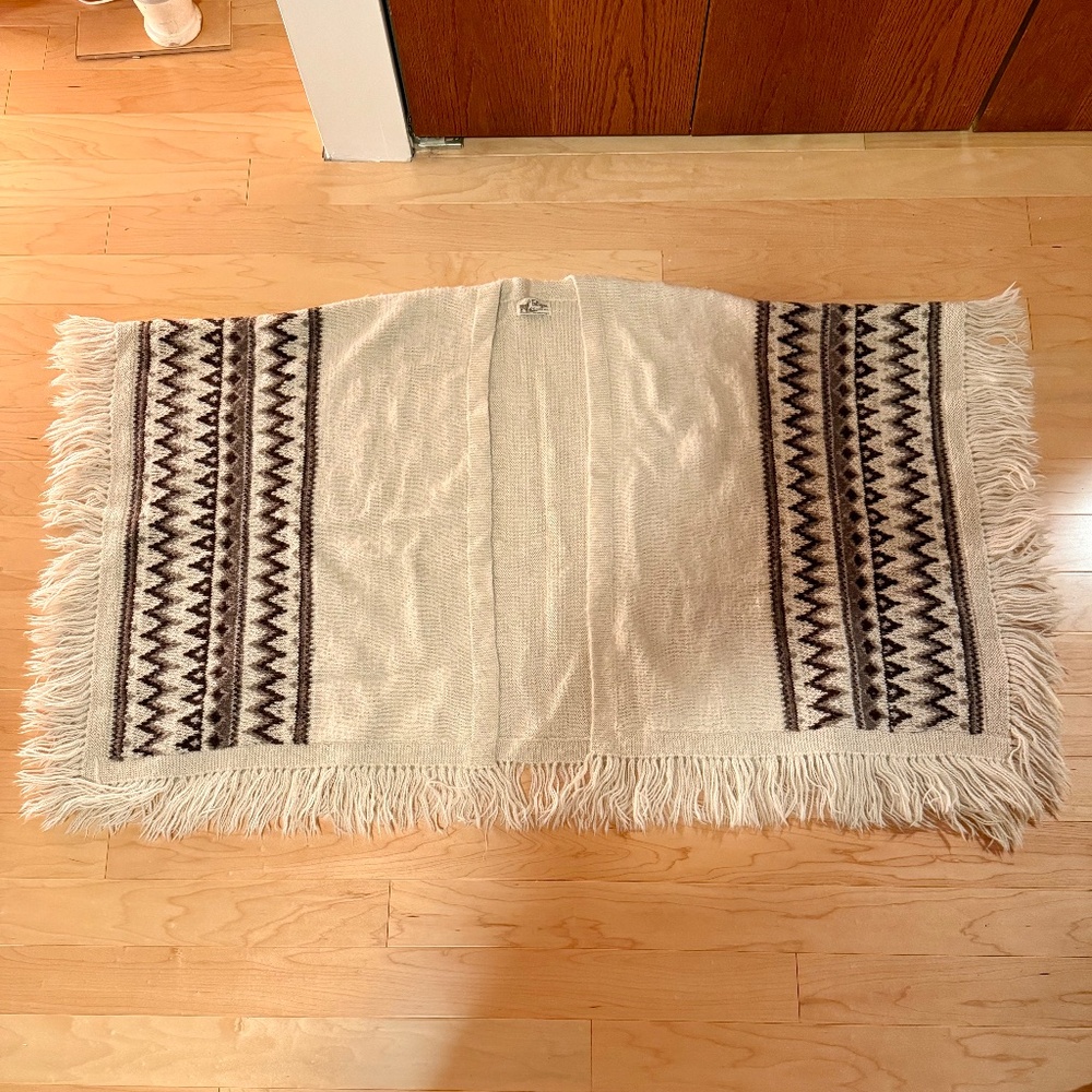 Vintage Alpaca Hand-Knit Poncho/Wrap - Picture 5 of 8